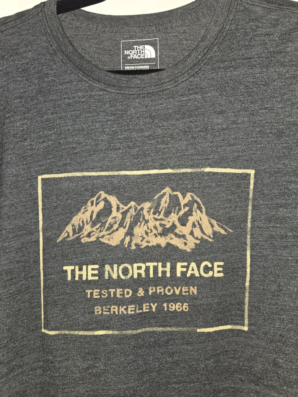 The North Face Men’s Charcoal Graphic Tee - Mountain Logo Black Heather. XL
